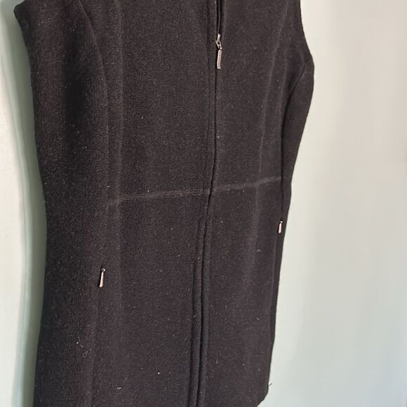 Women’s Ibex Wool Vest - Picture 2 of 9